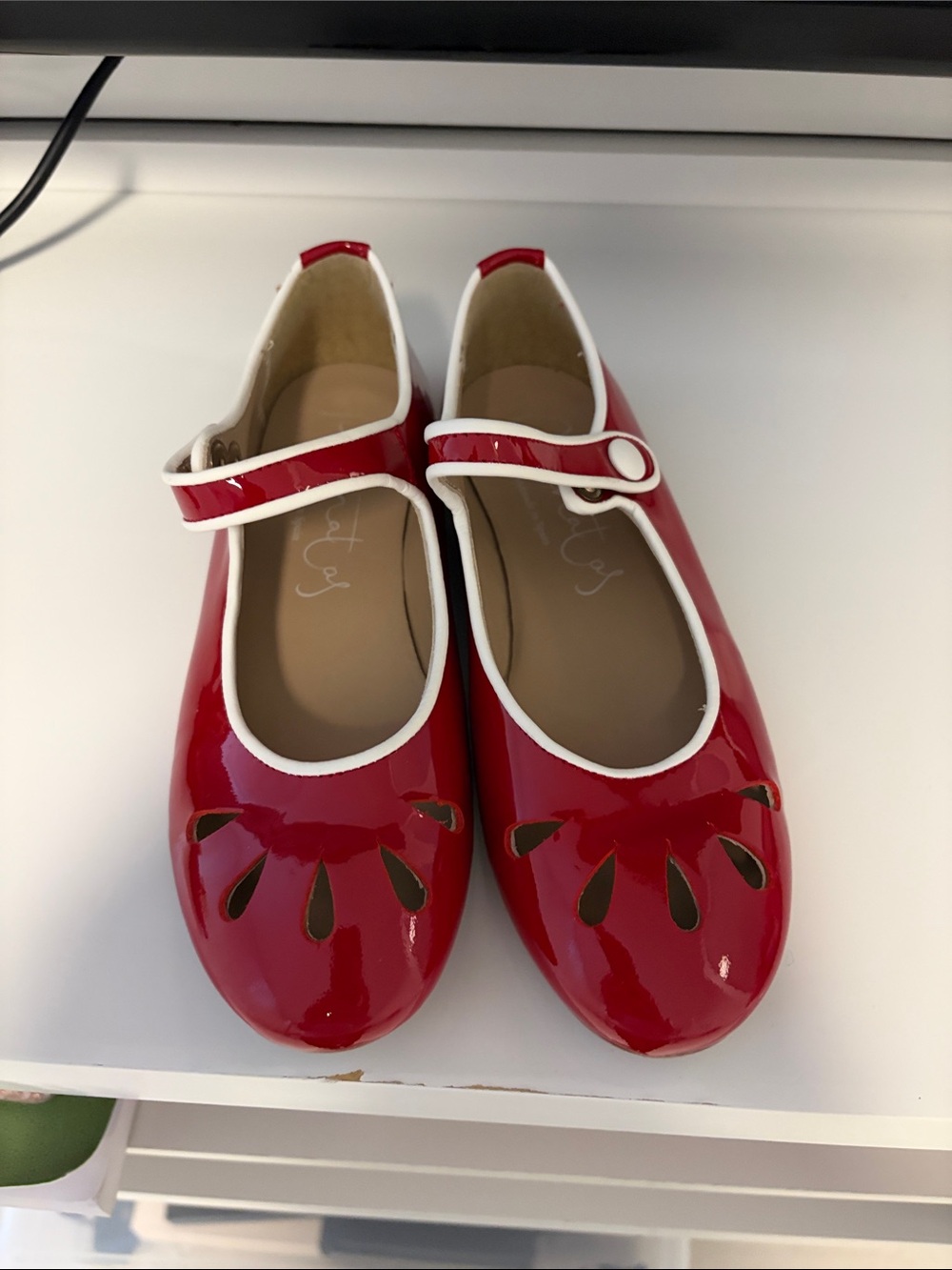 Girls Red Patent Mary Jane Dress Shoes with White Trim Size 34